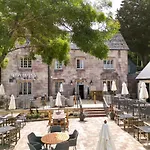 The Royal Inn By Chef & Brewer Collection